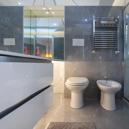 Colosseum View アパート